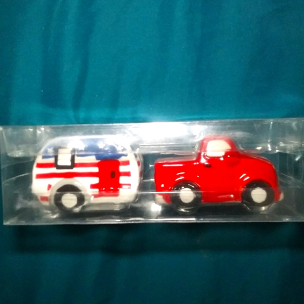 Salt pepper shaker